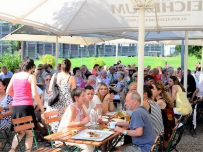 照片: Biergarten im Schlossgarten