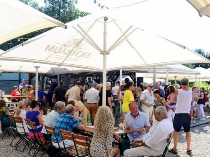 照片: Biergarten im Schlossgarten